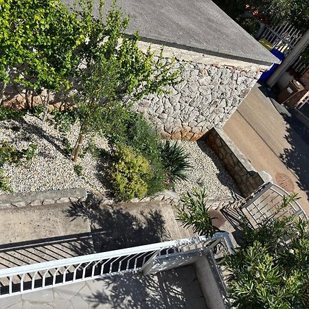 Apartment Jasna B Omisalj Exterior photo